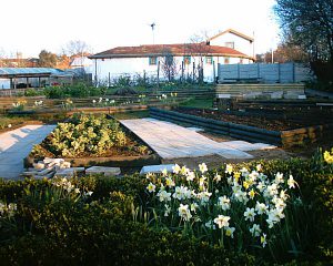 Heeley_City_Farm_-_Gardens_14-04-06